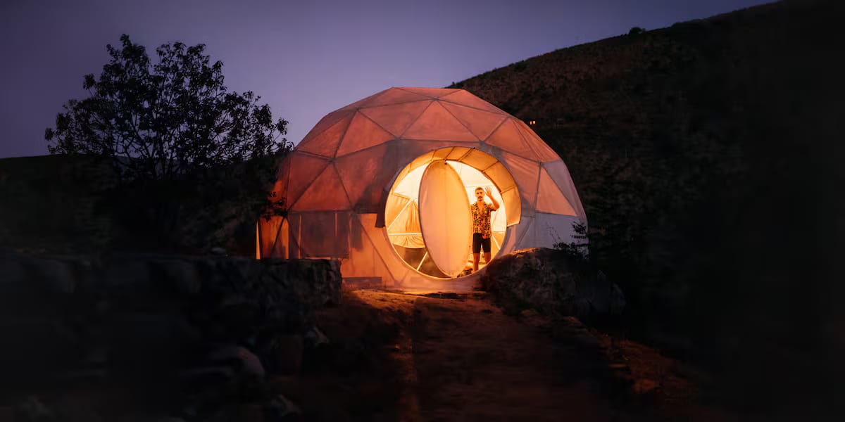 Airbnb share image